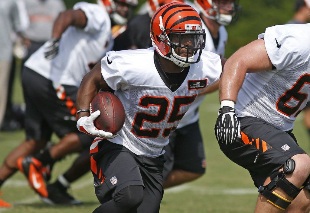 Bengals Must Increase Gio Bernard's Targets to Compensate for Offensive Injuries